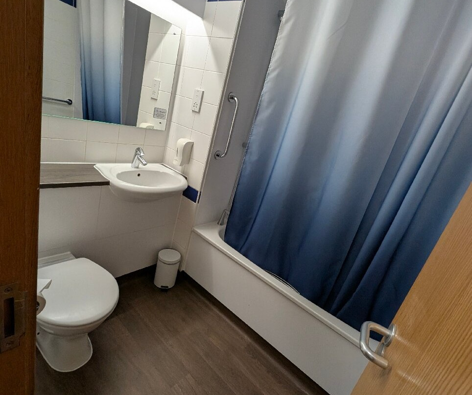 Travelodge Wakefield Woolley Edge M1 Southbound主图
