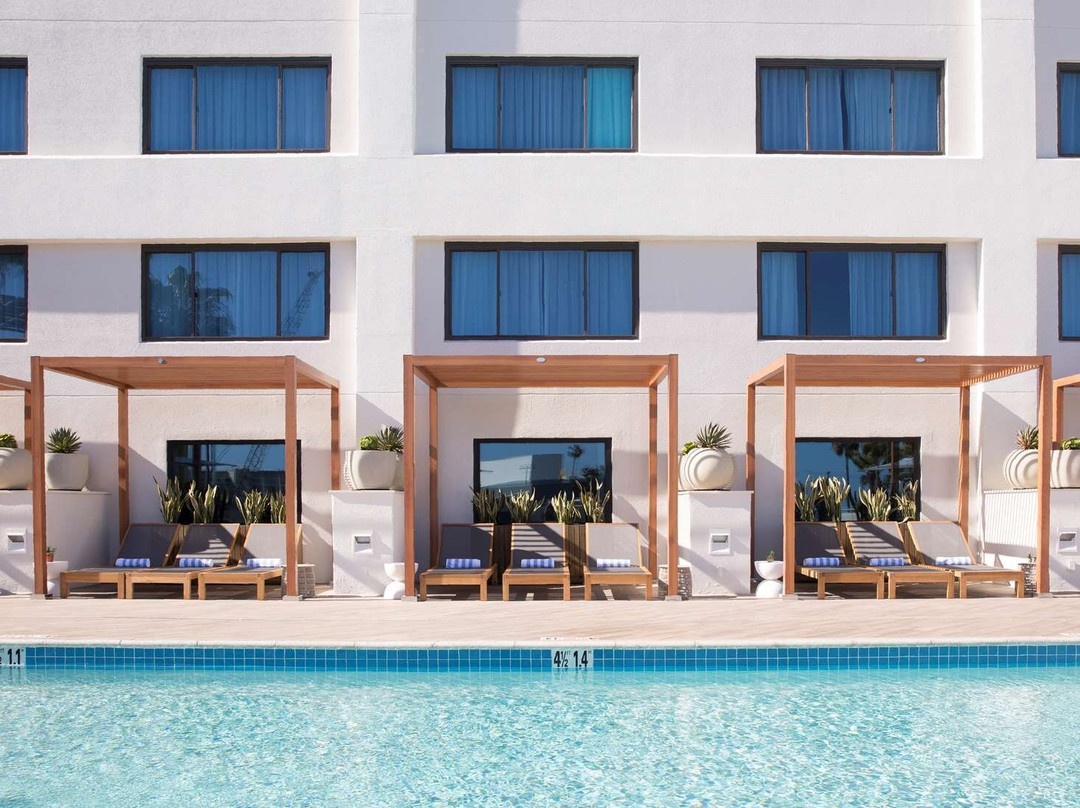 圣莫尼卡希尔顿逸林套房酒店