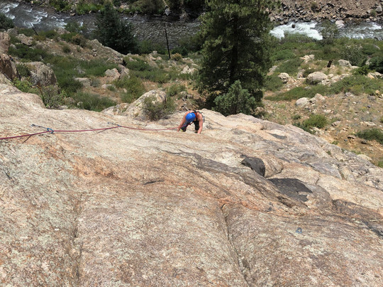 Golden Mountain Guides-戈尔登必去景点
