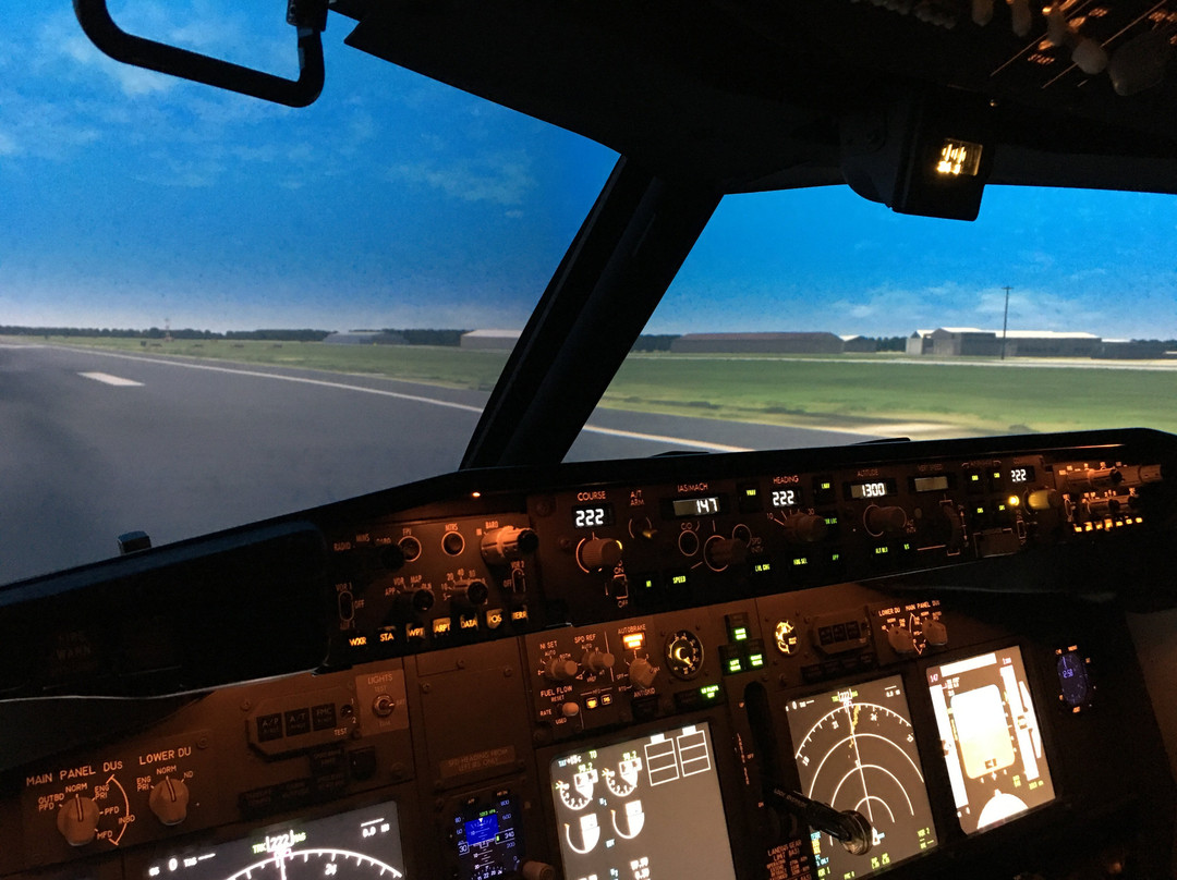 Aerospace Experience Flight Simulators-彼得伯勒必去景点