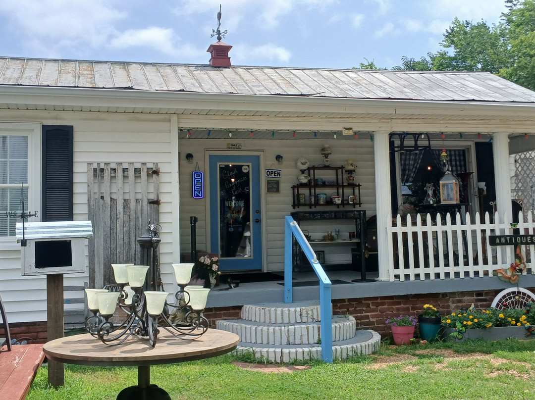 Cloud 9 Antiques & Such