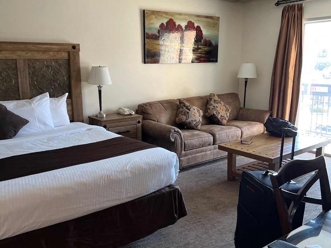 乡村绿色酒店主图