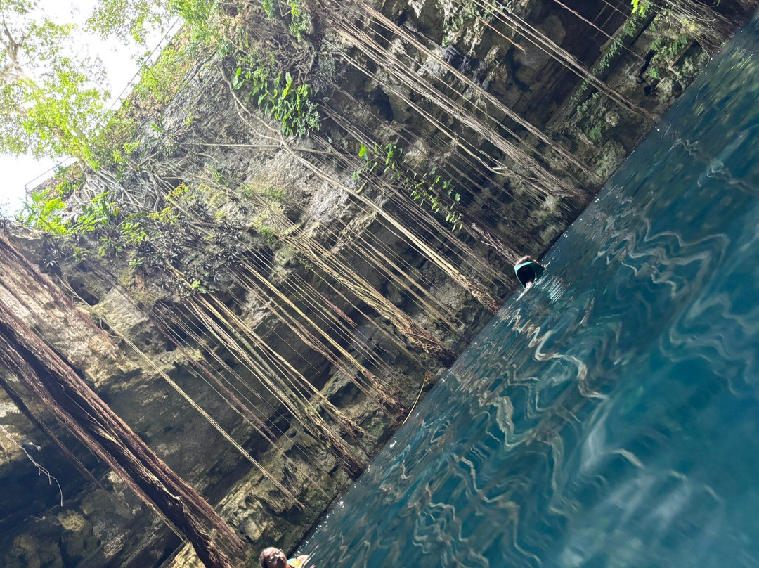 Cénote San Lorenzo Oxman-巴利亚多利德必去景点