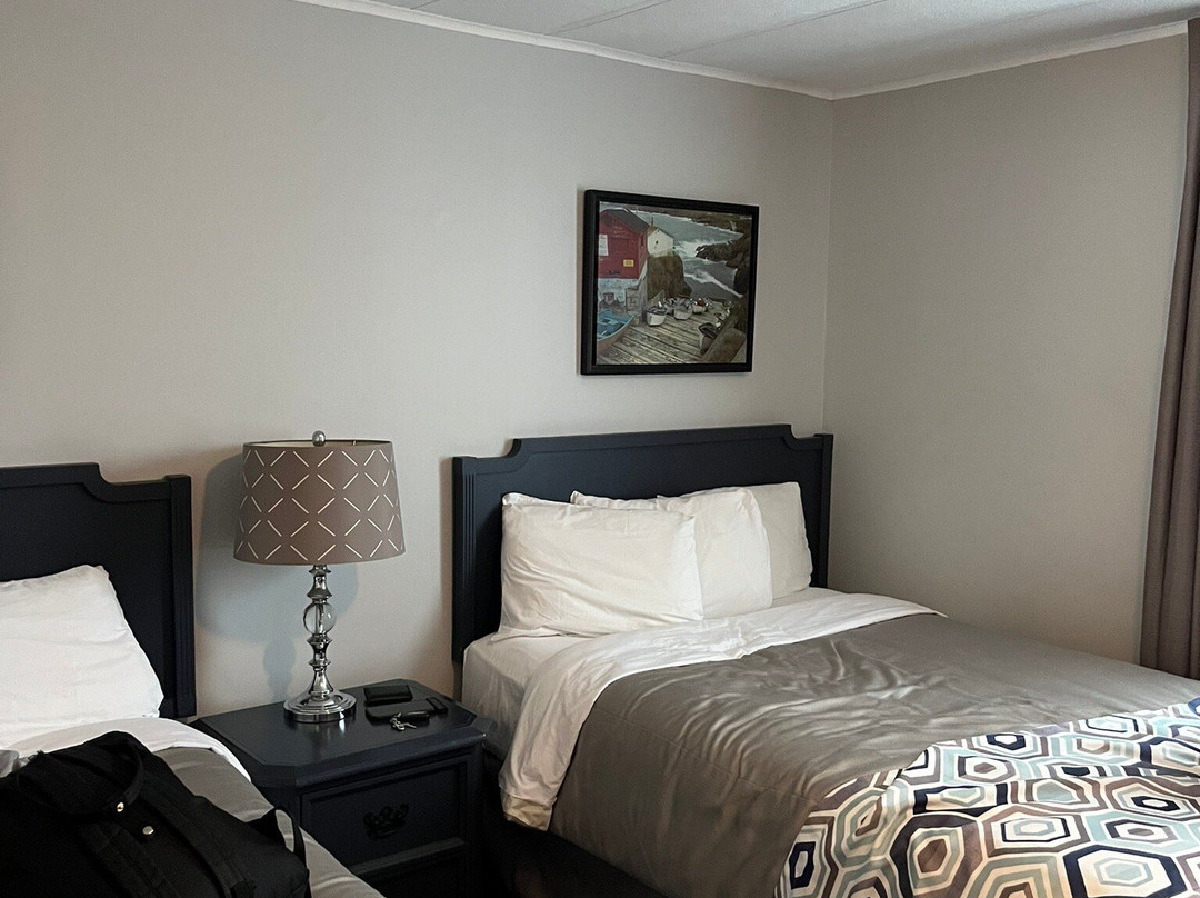 Edge Of The Avalon Inn主图