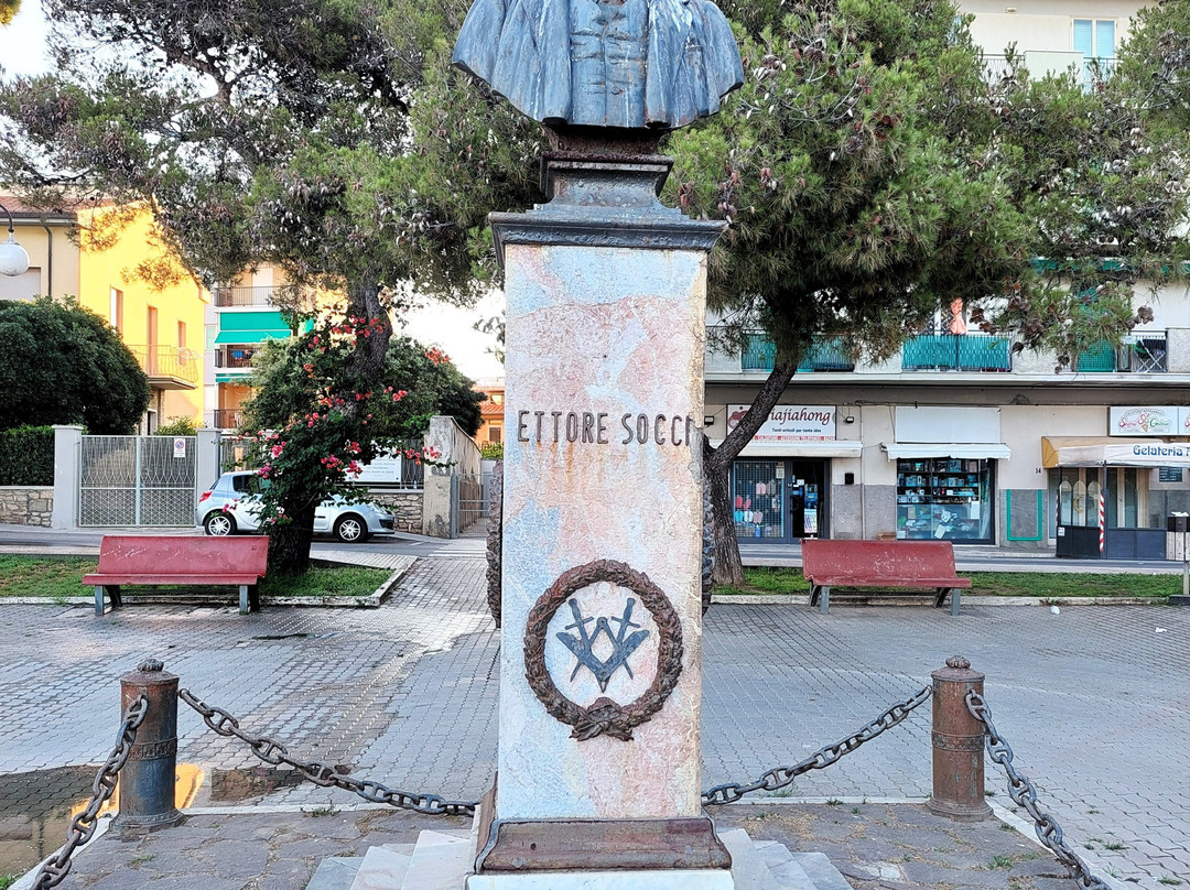 Monumenti di E. Socci e G. Mazzini in Follonica-福洛尼卡必去景点