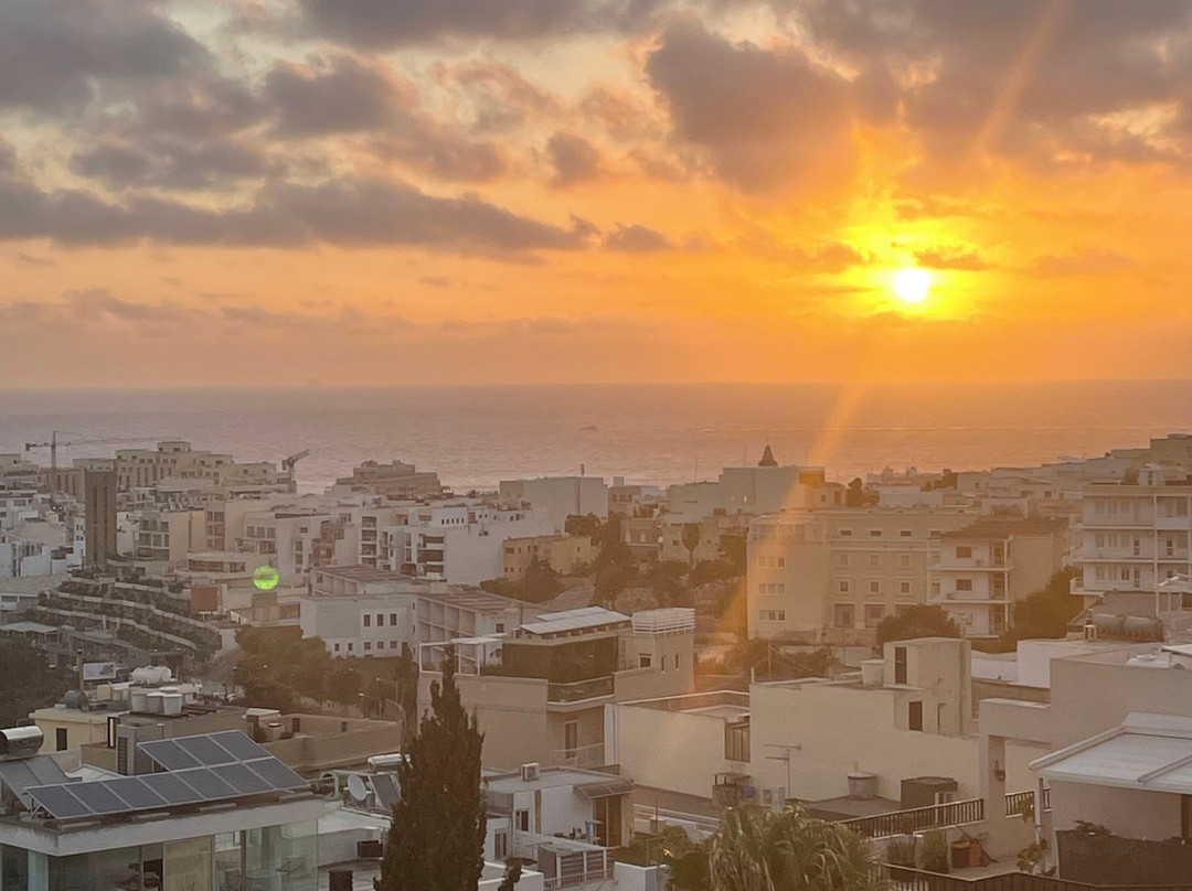 Escape to St Julians主图