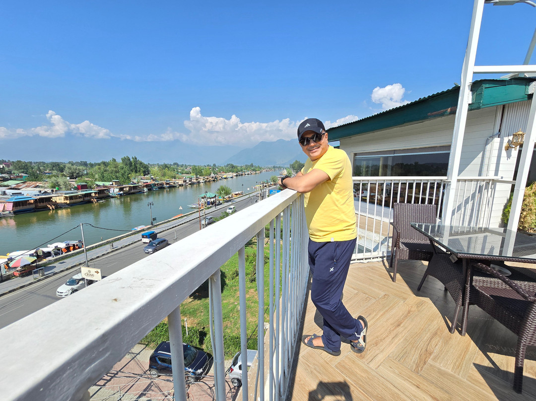 Bloom Boutique | Dal Lake