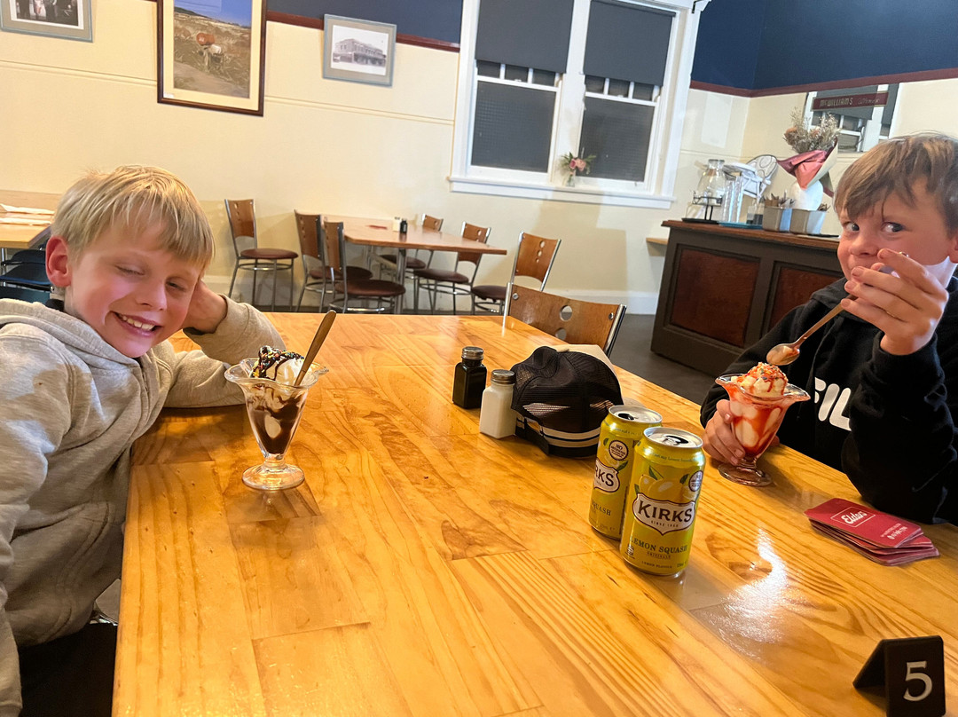 Hillston Club House Hotel