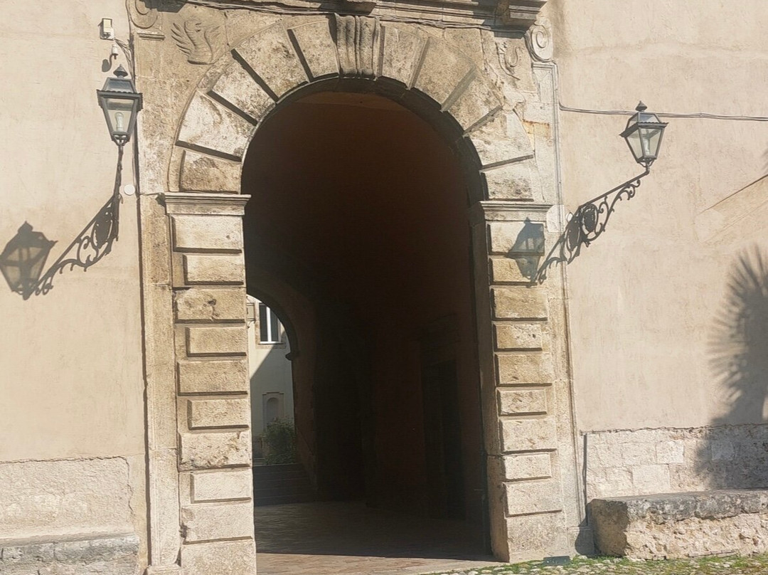 Castle Boncompagni Viscogliosi-Isola del Liri必去景点