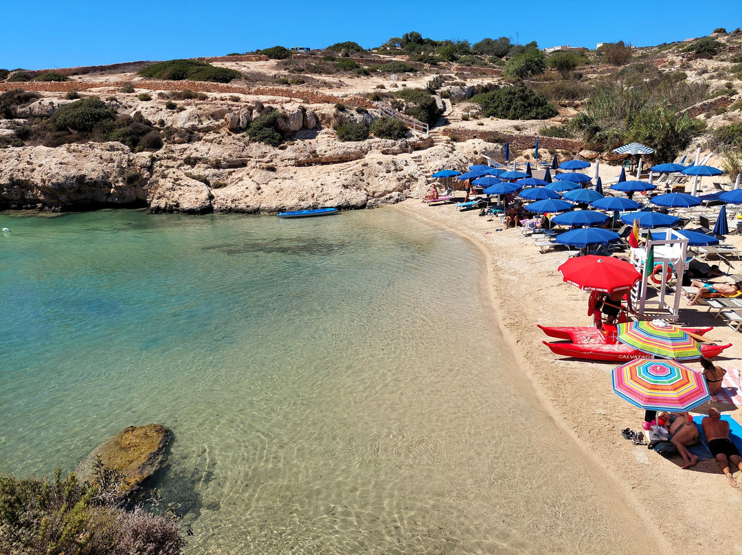 Spiaggia Di Cala Madonna-兰佩杜萨必去景点