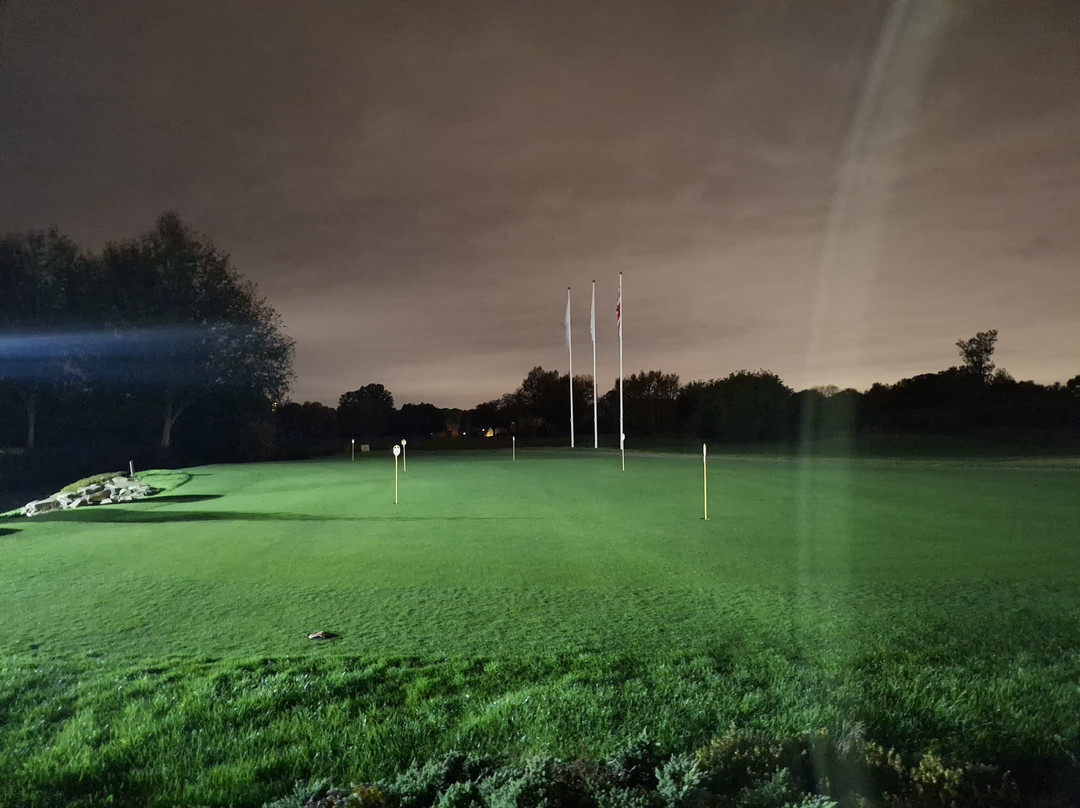 Surrey Downs Golf Club by ORIDA-Tadworth必去景点