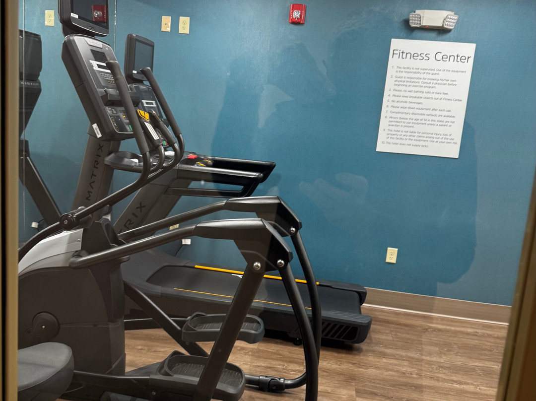 Holiday Inn Express & Suites Coralville by IHG主图