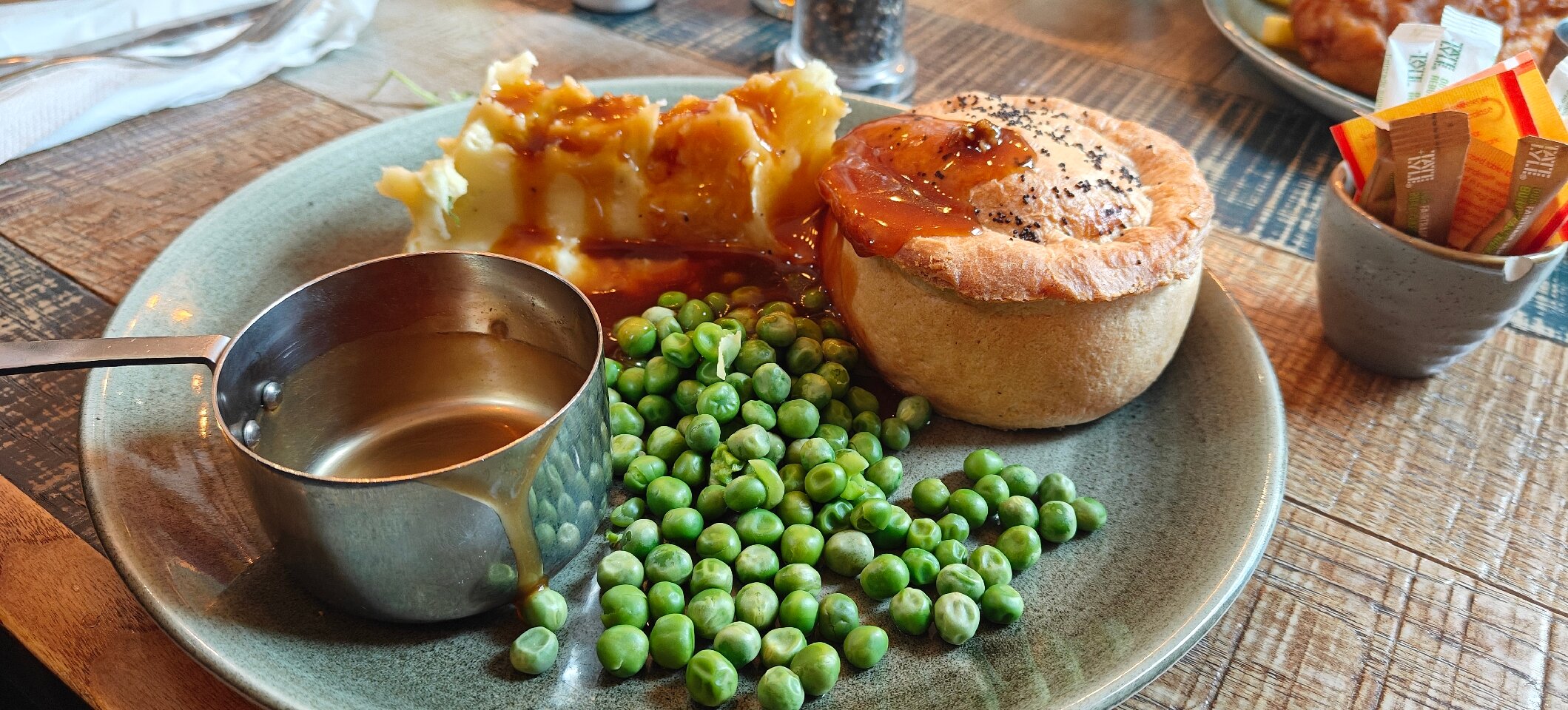 Holmfield Arms Hotel-官方