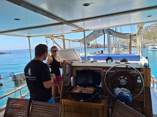 Summer Dreams Daily Cruises-罗德城必去景点