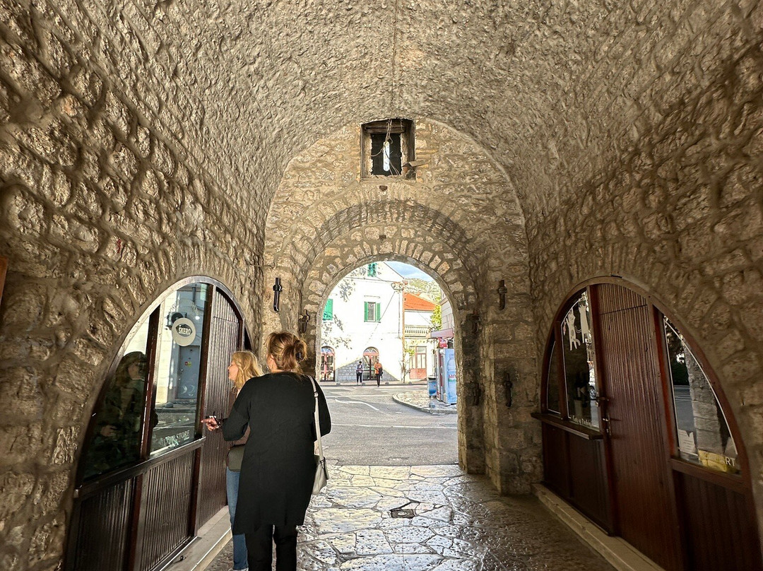 Gates-Tunnel-特雷比涅必去景点