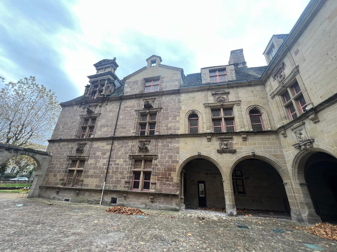 Musée Labenche-布里夫拉盖亚尔德必去景点