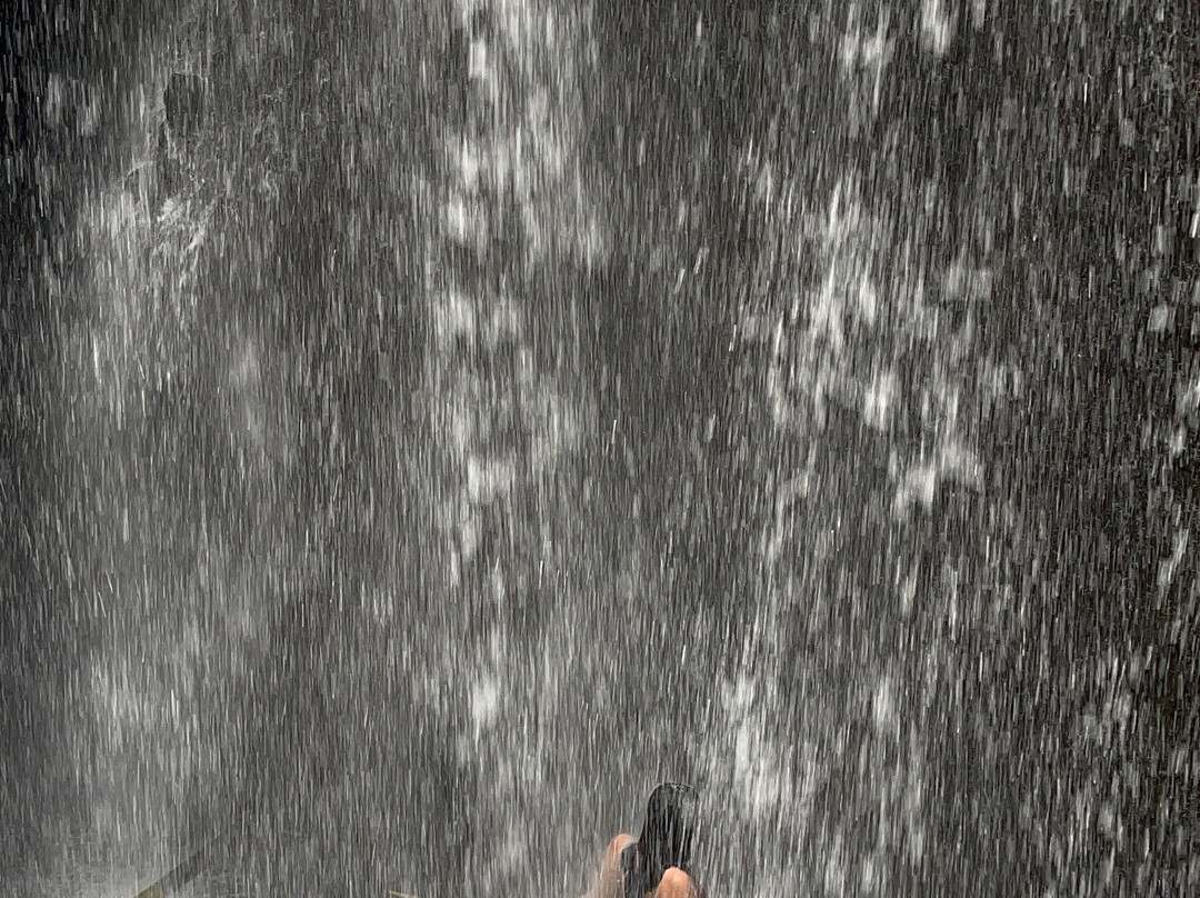 Beji Griya Waterfall-阿比安塞马尔必去景点