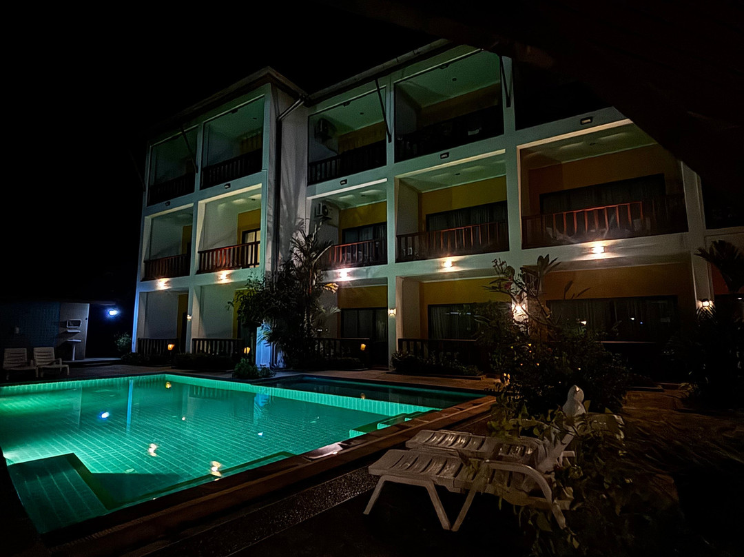 甲米舒适之地酒店主图