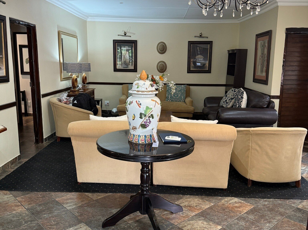 At Heritage House主图