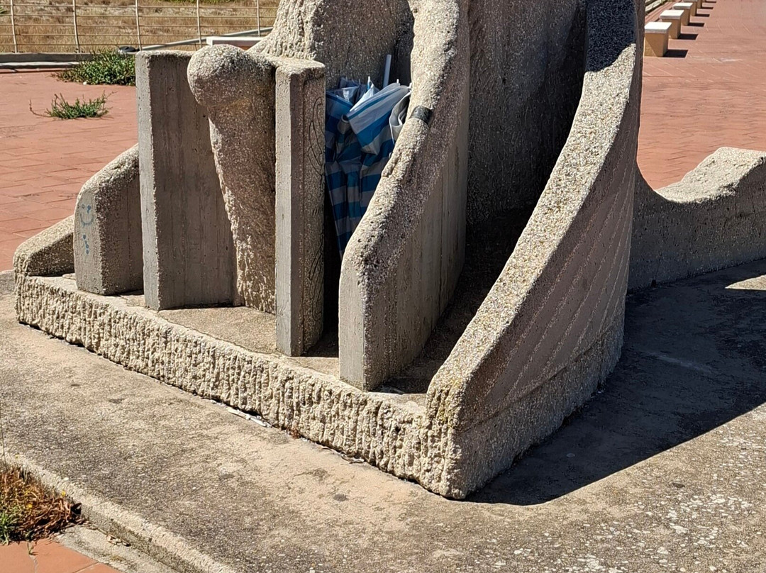 Fishermen Statue-La Caletta必去景点