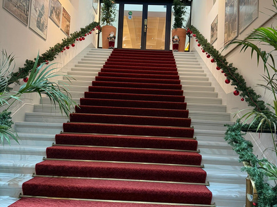 赫尔维提酒店主图