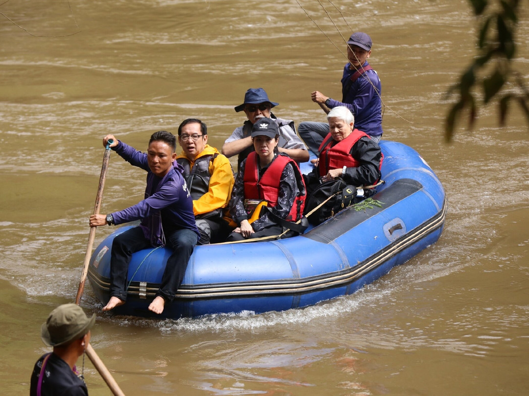 Thi Lo Su  Waterfall-蕴朋县必去景点
