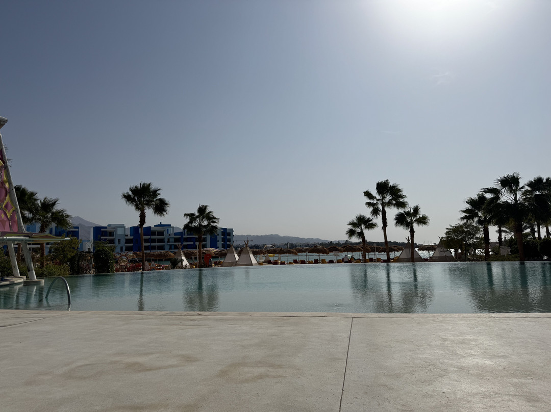 B12 Beach Club-亚喀巴必去景点