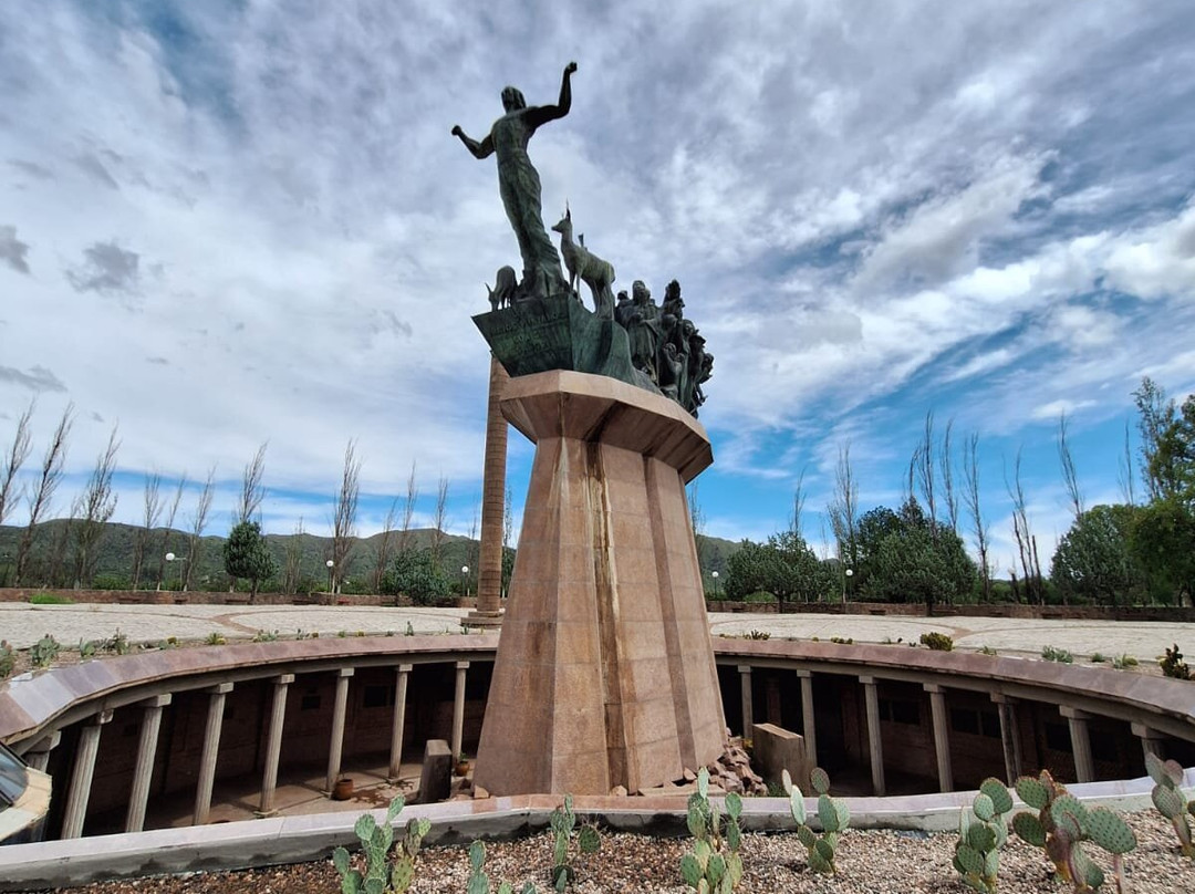 Pueblo Puntano Monument of Independence-San Luis必去景点