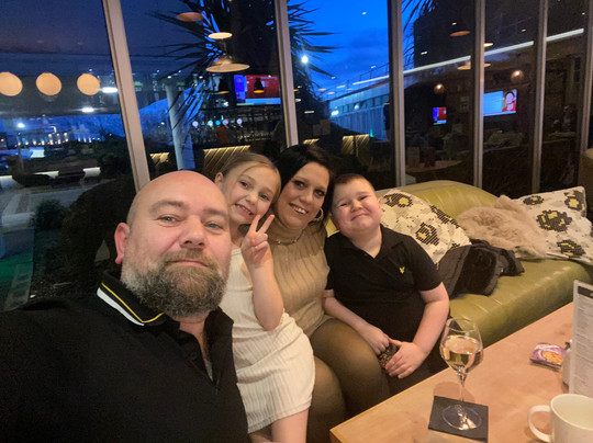 假日巴斯尔登酒店主图