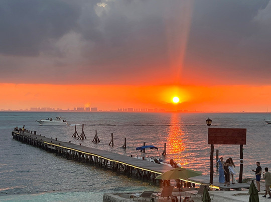 Loretta’s Restaurant & Beach Club