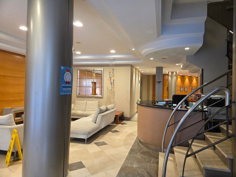 卡雷诺酒店主图