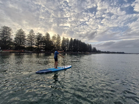 Stand Up Paddle Boarding Shellharbour-谢尔哈伯必去景点