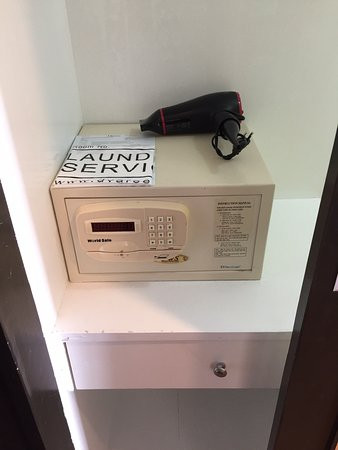 芭堤雅中天海滩迪瓦尔酒店主图