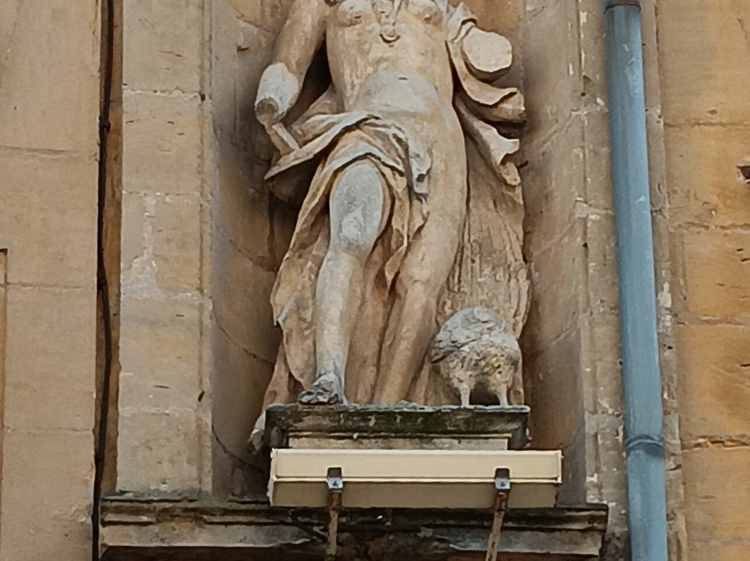 Statues de la Rue de la République-沙勒维尔梅济耶尔必去景点