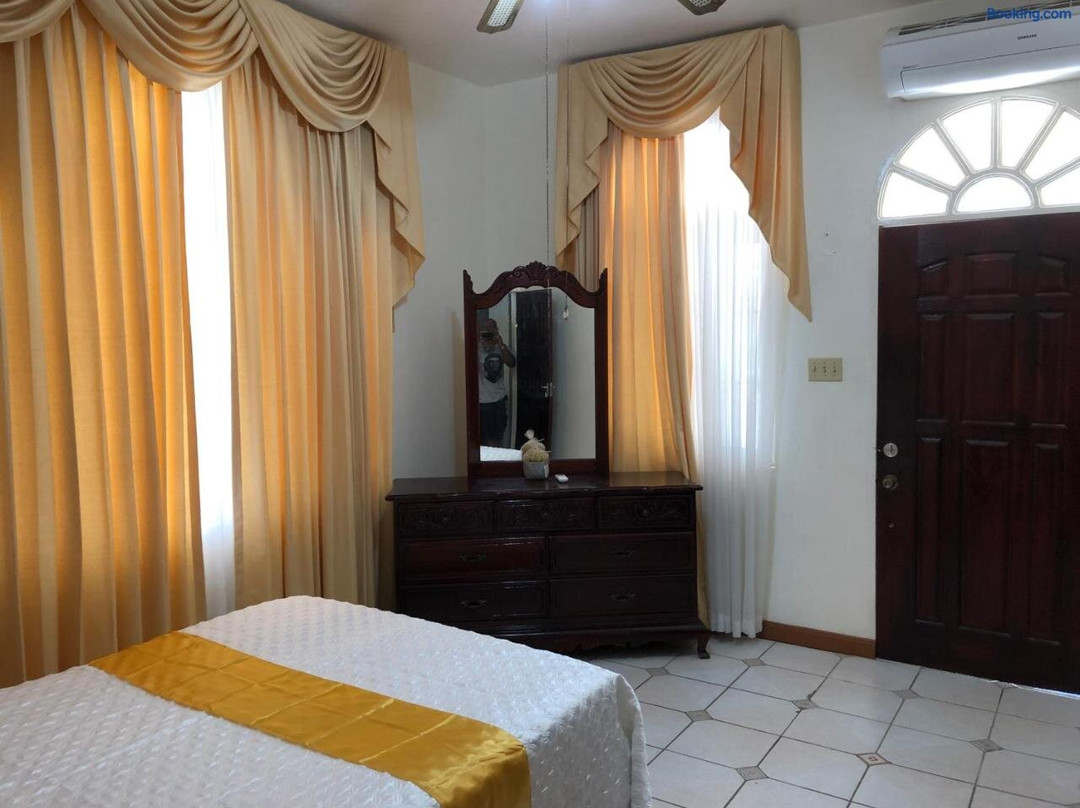 GoldenView Guesthouse Ocho Rios主图