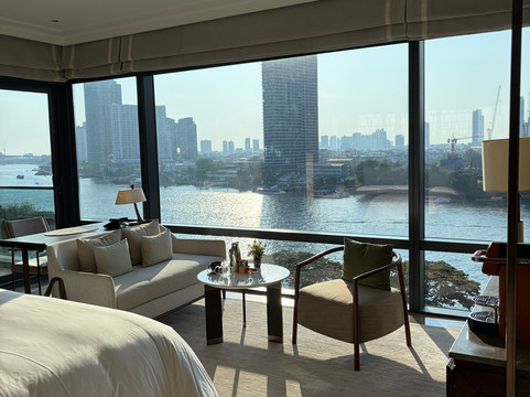 曼谷嘉佩乐酒店主图