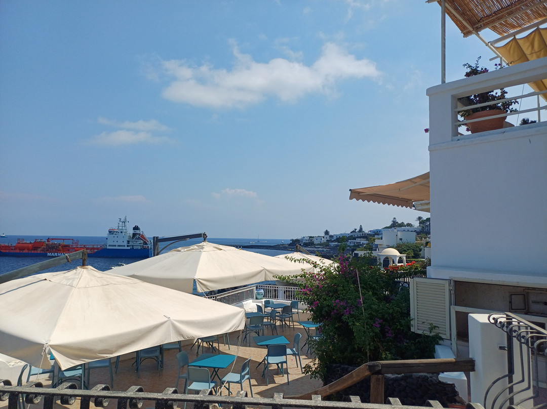 斯特隆波里乡村酒店主图