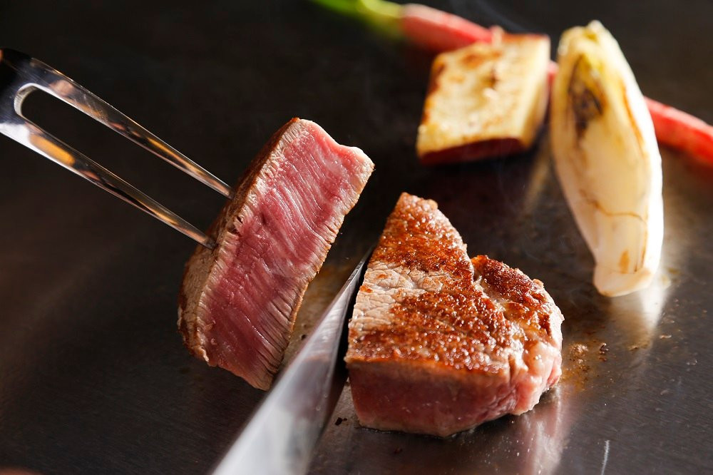 鉄板料理 花六