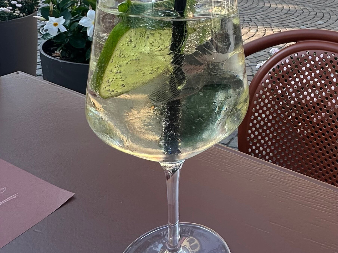 阿斯科纳广场餐厅酒店主图