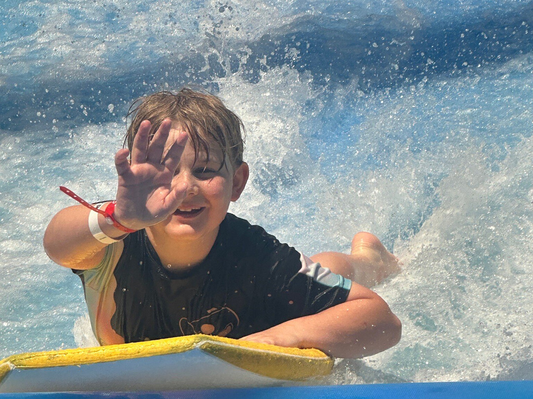 Aquatopia Indoor Waterpark-坦纳斯维尔必去景点