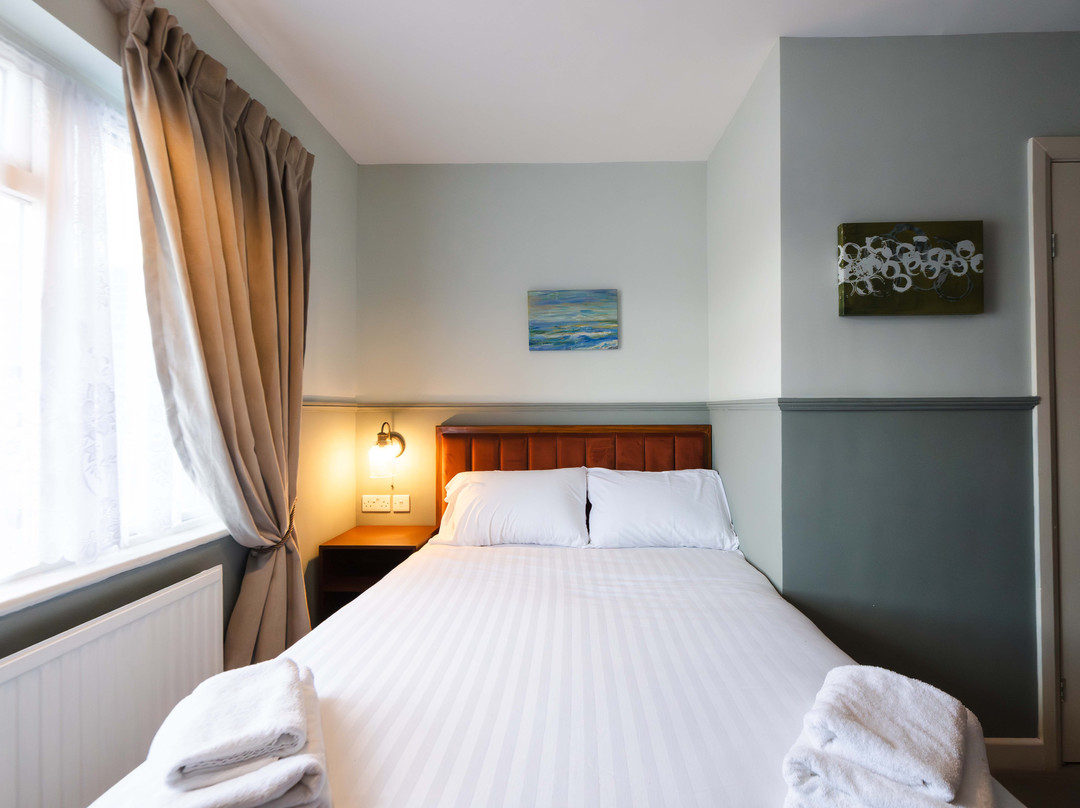 Laburnum Guest House - Heathrow London T5