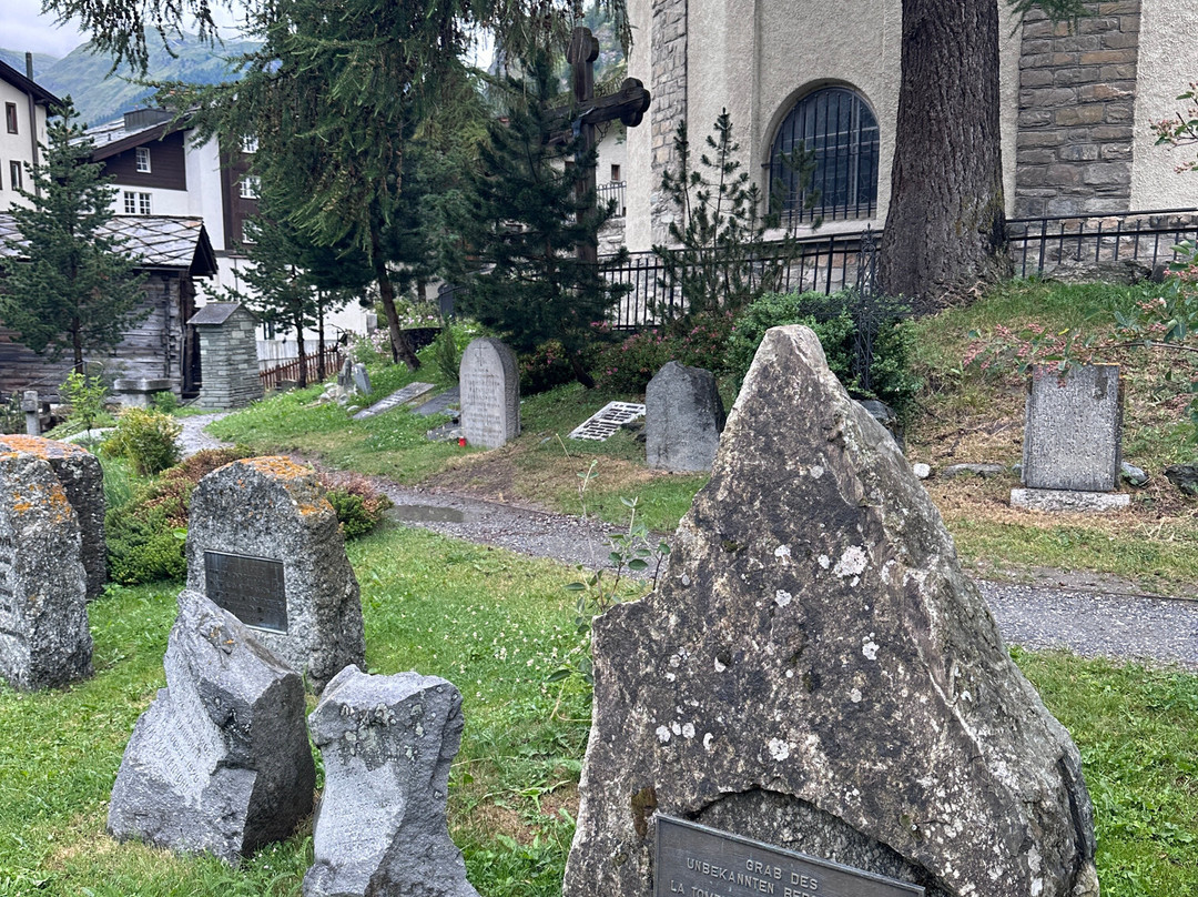 Mountaineers' Cemetery-策马特必去景点