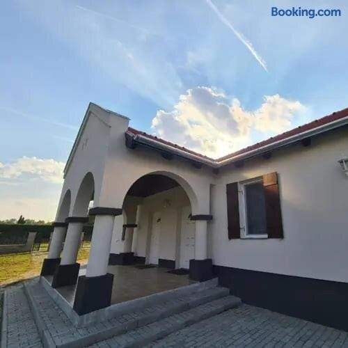 Szivecskes Vendeghaz Cegled