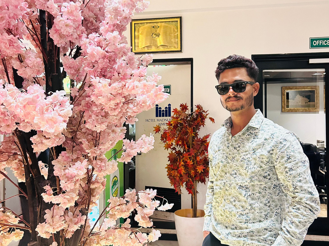 马德尼皇家酒店主图