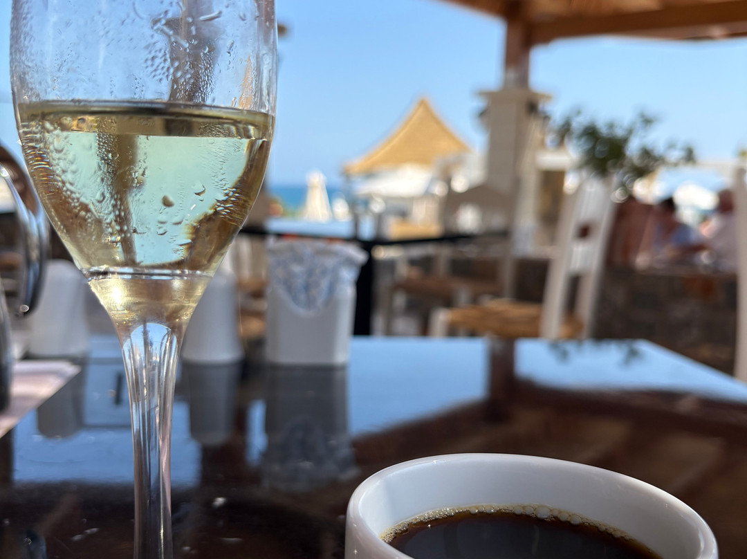 亚历山大海滩乡村酒店主图