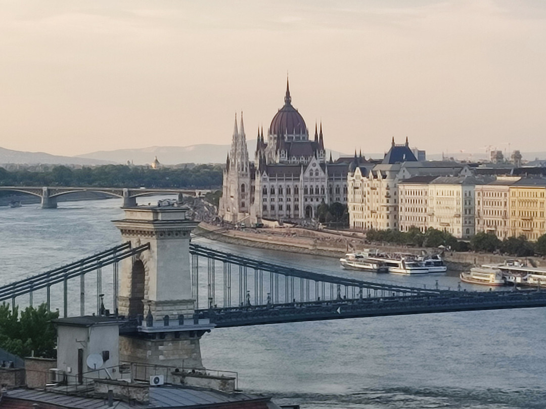 铁索桥（Szechenyi lanchid）-布达佩斯必去景点