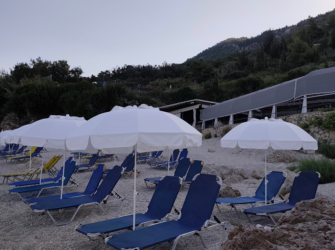 Megali Petra Beach-Kalamitsi必去景点