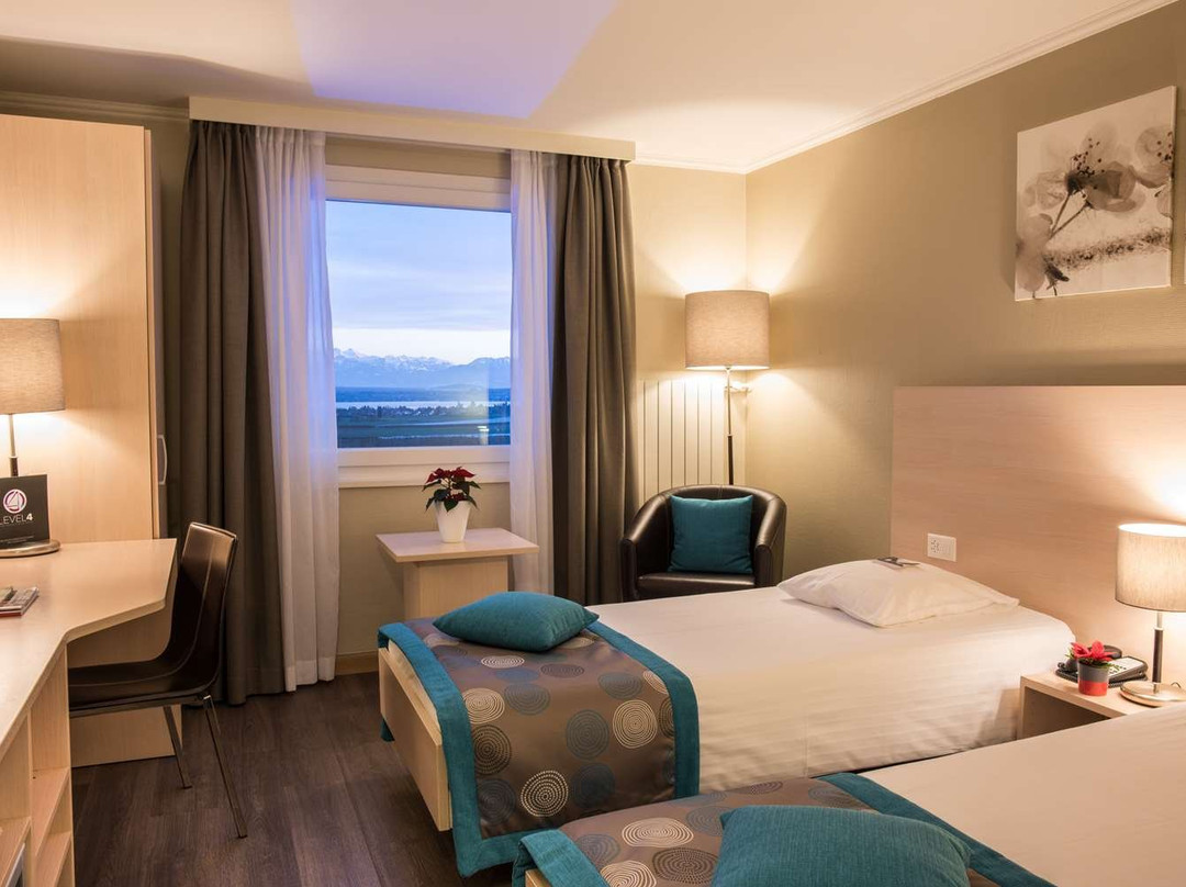 Everness Hotel & Resort主图