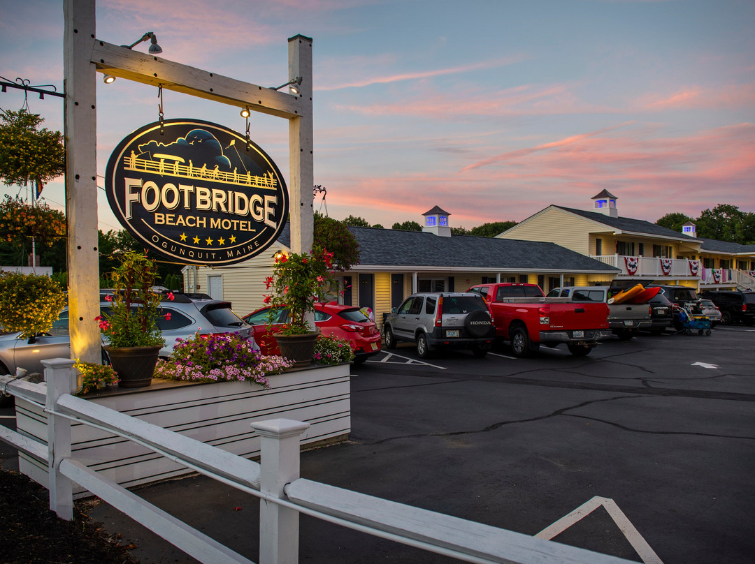 Footbridge Beach Motel & Cottages
