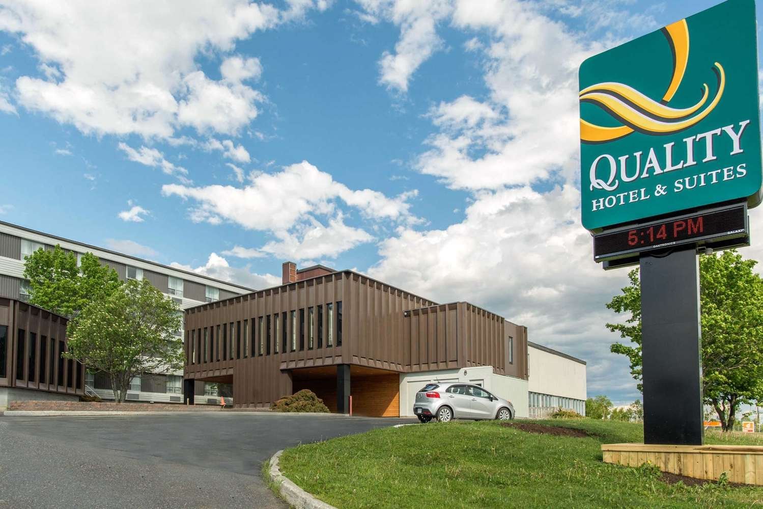 Quality Hotel & Suites-官方